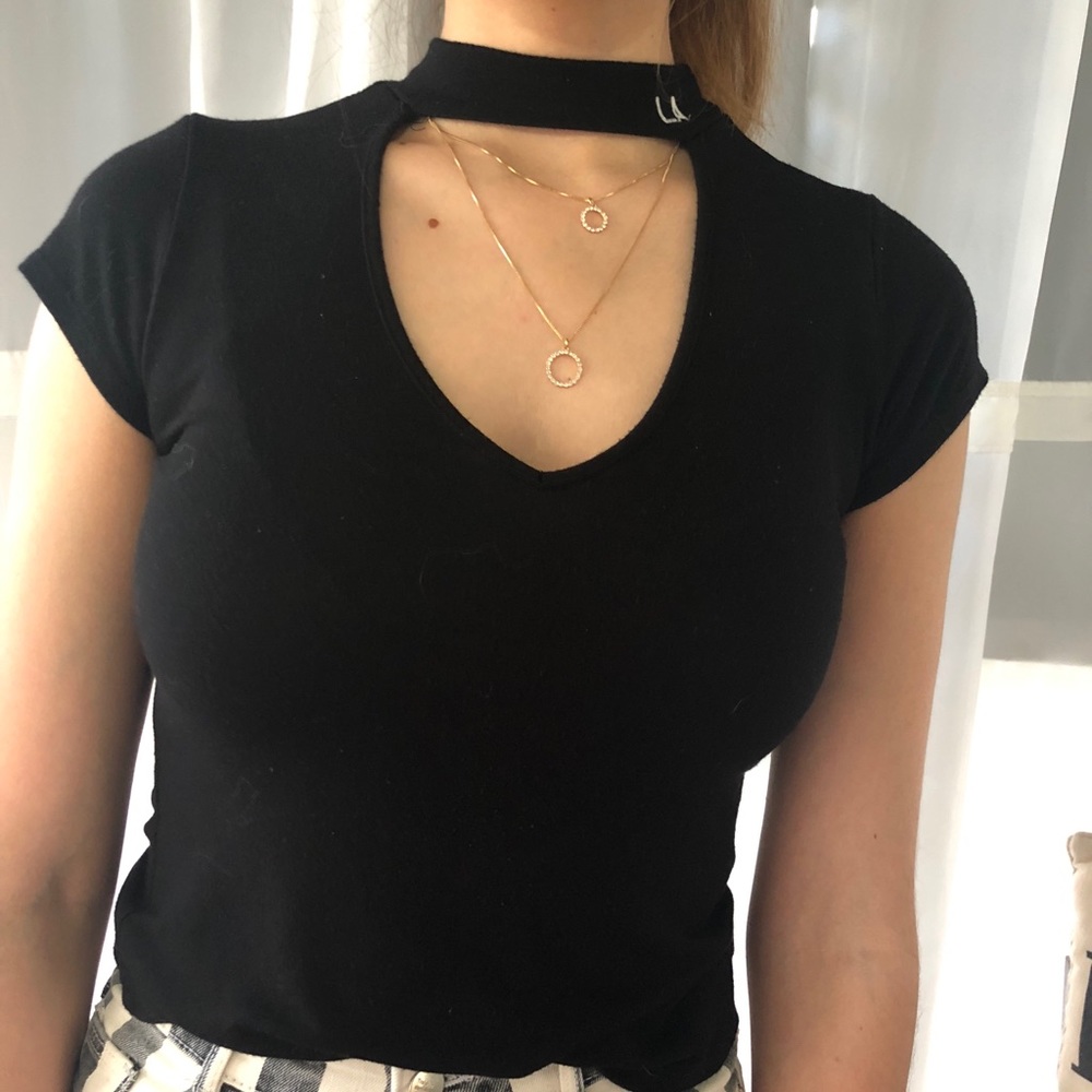 Black little tee with LA embroidered